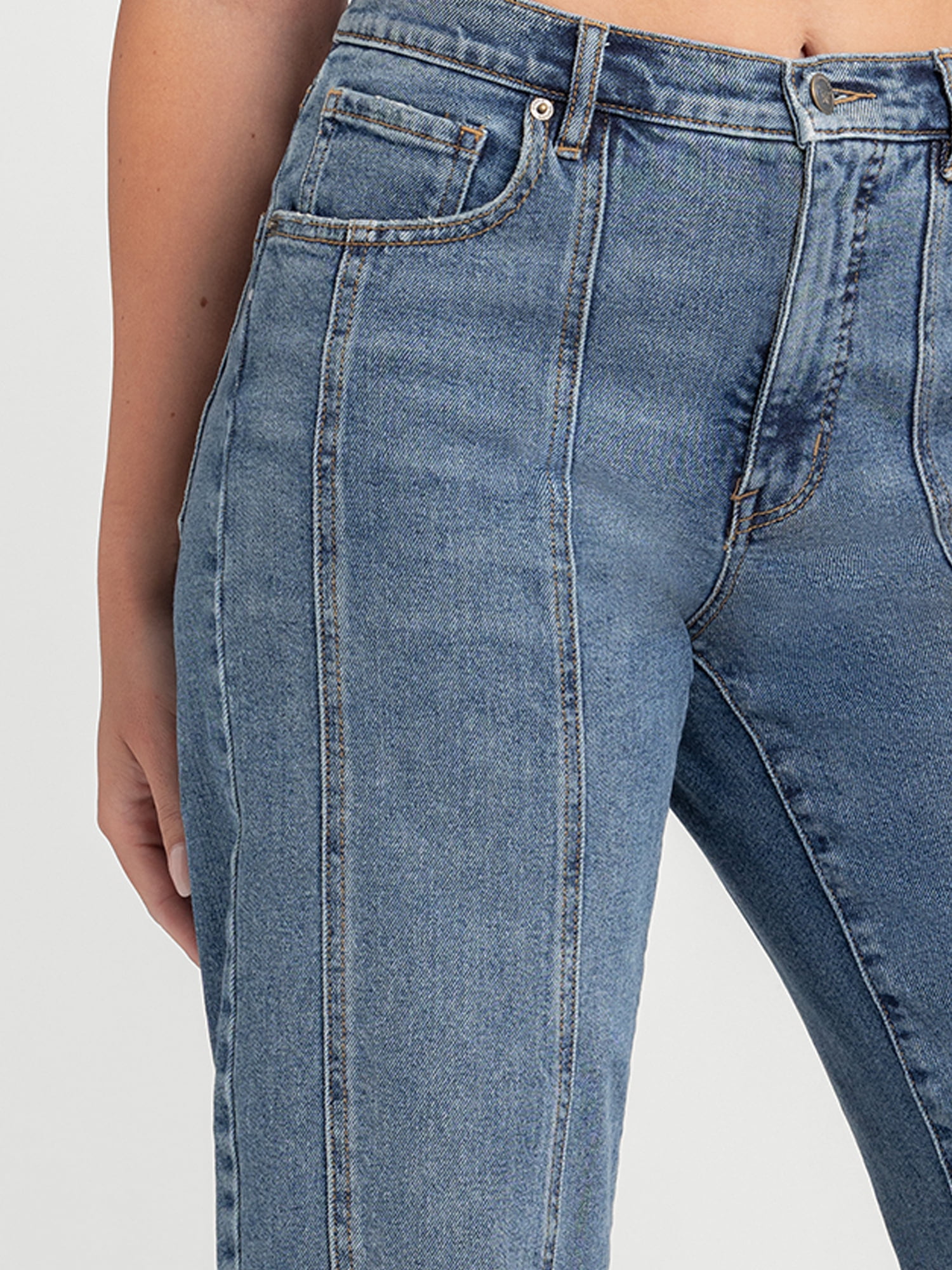 Jessica Simpson Women's and Women's Plus Myrtle Barrel Leg Jeans, Sizes 2-24W