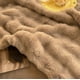 thumbnail image 4 of Manta de forro polar para sofá, 140 x 90 cm, suave, cálida y esponjosa, color crema, decorativa y regalable, a rayas, de nailon., 4 of 6