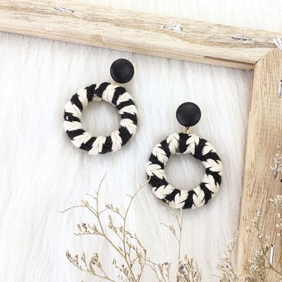 Milisten Earrings Women Hoops Earrings Black Alloy for Daily Wearing and Parties 1 Pair