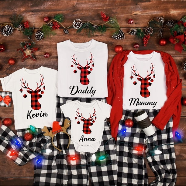 Camisetas familiares a juego con estampado de ciervos personalizados, camisetas familiares navideñas, trajes personalizados con nombre para niños, camisetas de aspecto familiar, mamelucos para bebés