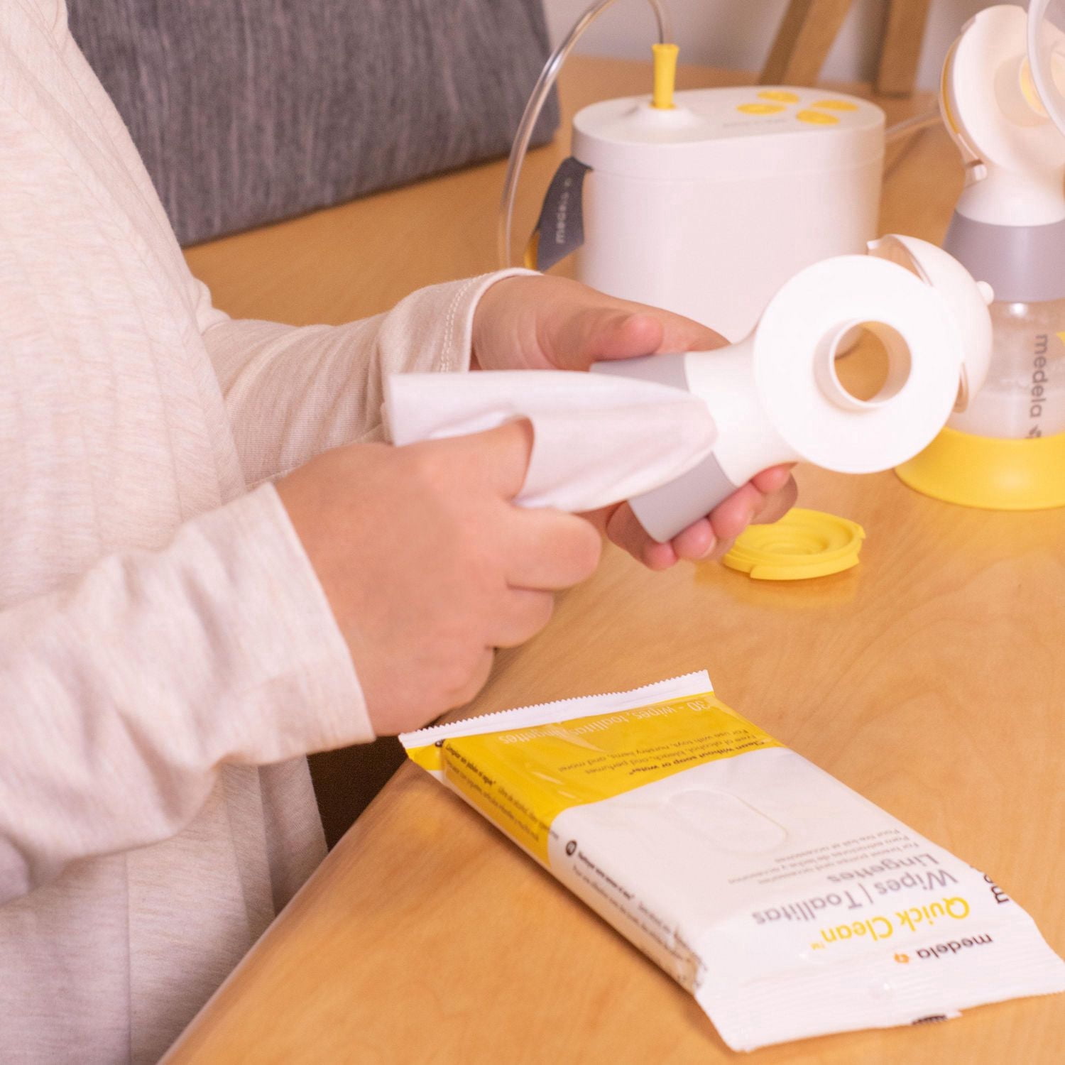 Medela Quick Clean Breast Pump and Accessory Wipes , Resealable, Convenient and Hygienic On the Go Cleaning for Tables, Countertops, Chairs, and More, 90 Wipes
