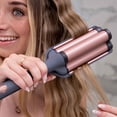 thumbnail image 5 of Hairitage Catch The Wave Rizador + rizador - Rizador de cerámica turmalina rosa de 3 barriles + rizador - Ondas de playa + rizos - Reduce el encrespamiento + aumenta el brillo - Todo tipo de cabello +, 5 of 5