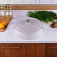 thumbnail image 5 of Horno holandés Le Creuset de hierro fundido esmaltado Signature, 6.75 cuartos de galón, 5 of 5
