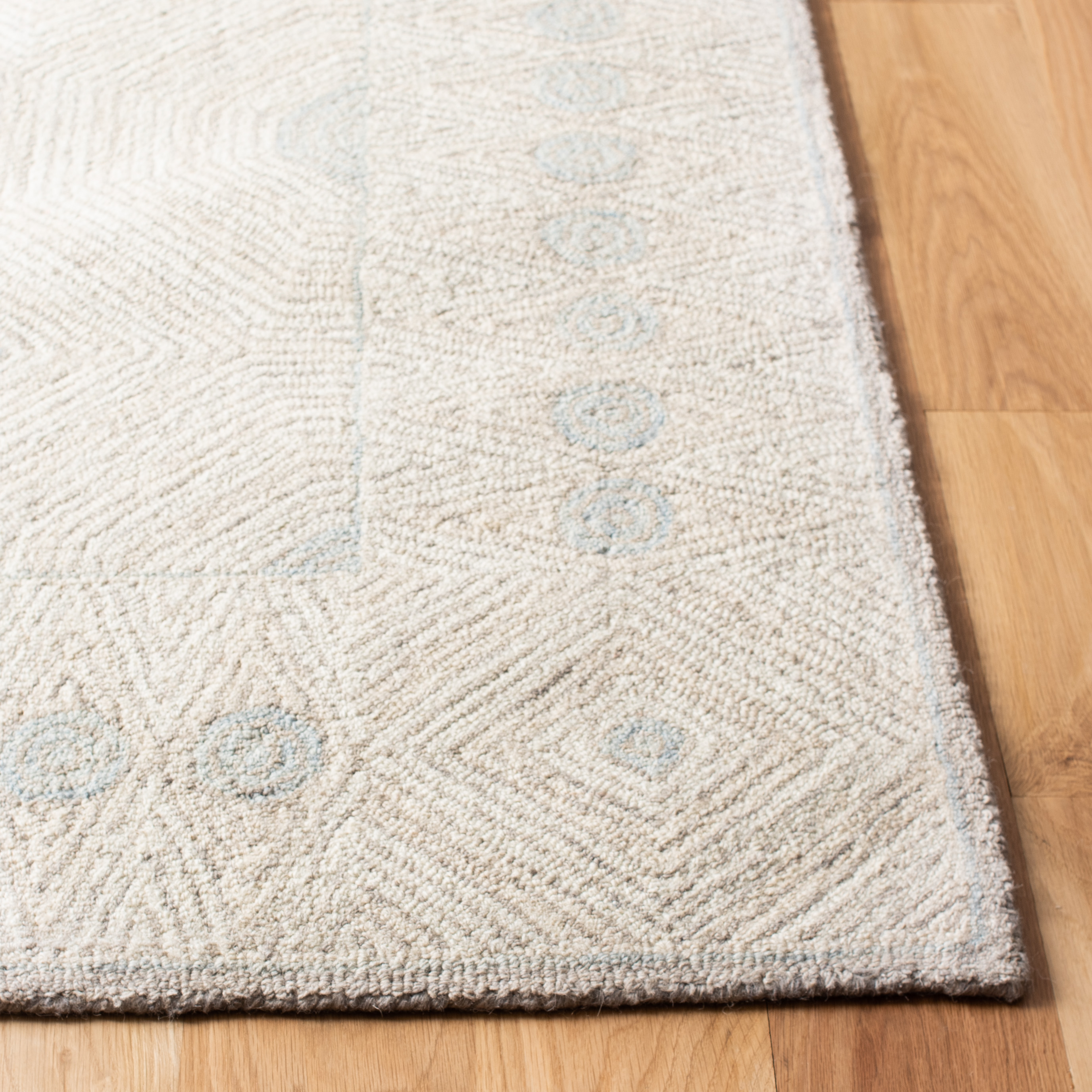 SAFAVIEH Micro-Loop Gauss Geometric Area Rug, Silver/Beige, 5' x 8'