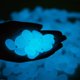 thumbnail image 3 of Piedras luminosas azules - 200 piezas - Piedras decorativas para jardín, caminos, decoración exterior, acuarios, pasarelas WddnAot, 3 of 5