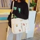 thumbnail image 4 of Bolsa cruzado de lona Harajuku, de hombro con solapa para chica con insignia (colgante blanco beige) Ehuebsd Para Estrenar, 4 of 8
