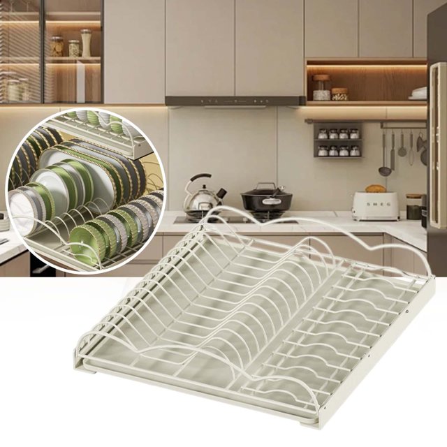 estante extraíble para platos portátil en blanco, cajón deslizable de 40 x 42.3 x 7.5 cm con rejilla de acero y soportes curvos para platos; según especificaciones incluye bandeja de drenaje desmontable y ranuras para tazas y utensilios, mostrado en cocina; también suele usarse como organizador de alacena o en restaurantes para secado y almacenamiento temporal.