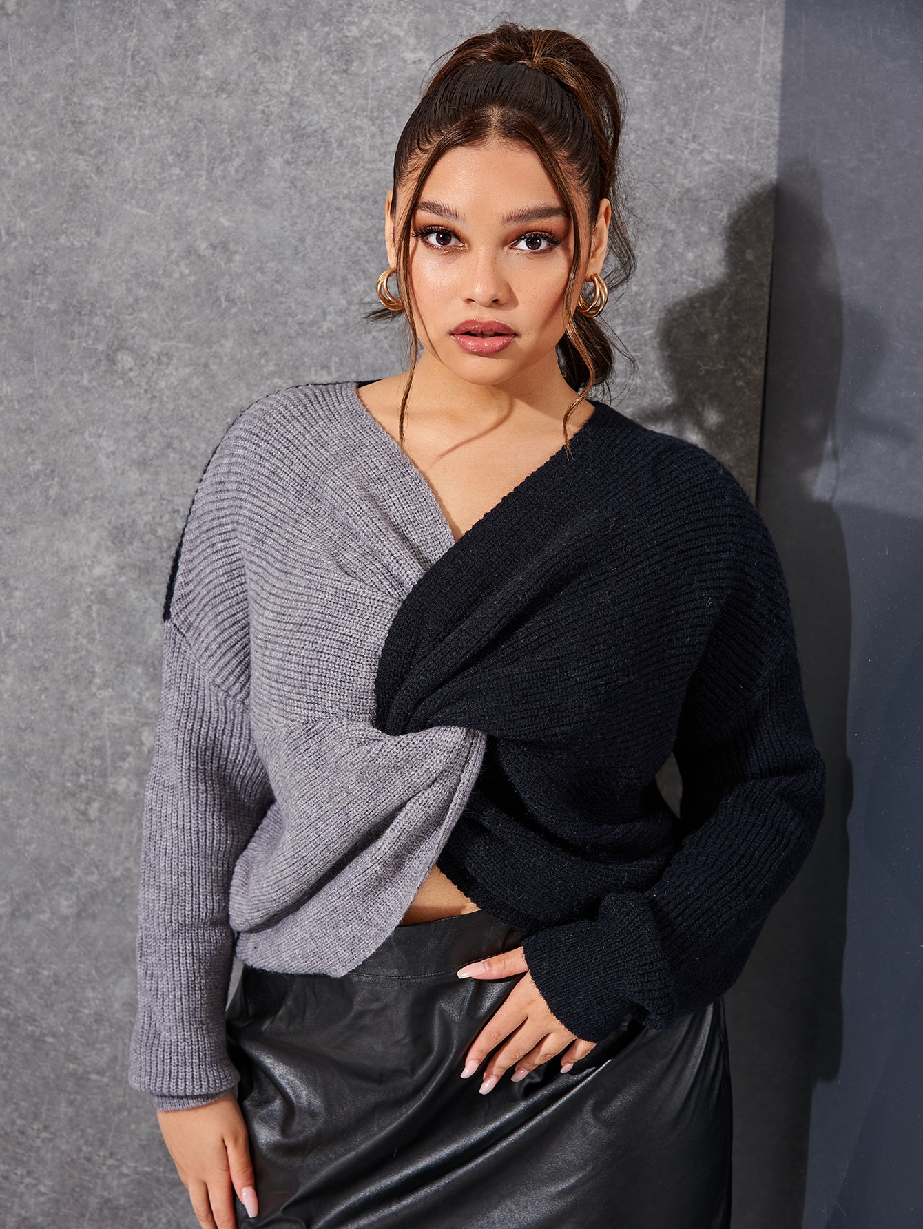 Women's Plus Color Block Twist Front 