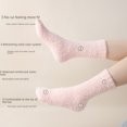 thumbnail image 3 of Calcetines de invierno para mujer, de forro polar coral, con pelusa, antideslizantes, cálidos, de media toalla de terciopelo, 3 of 4