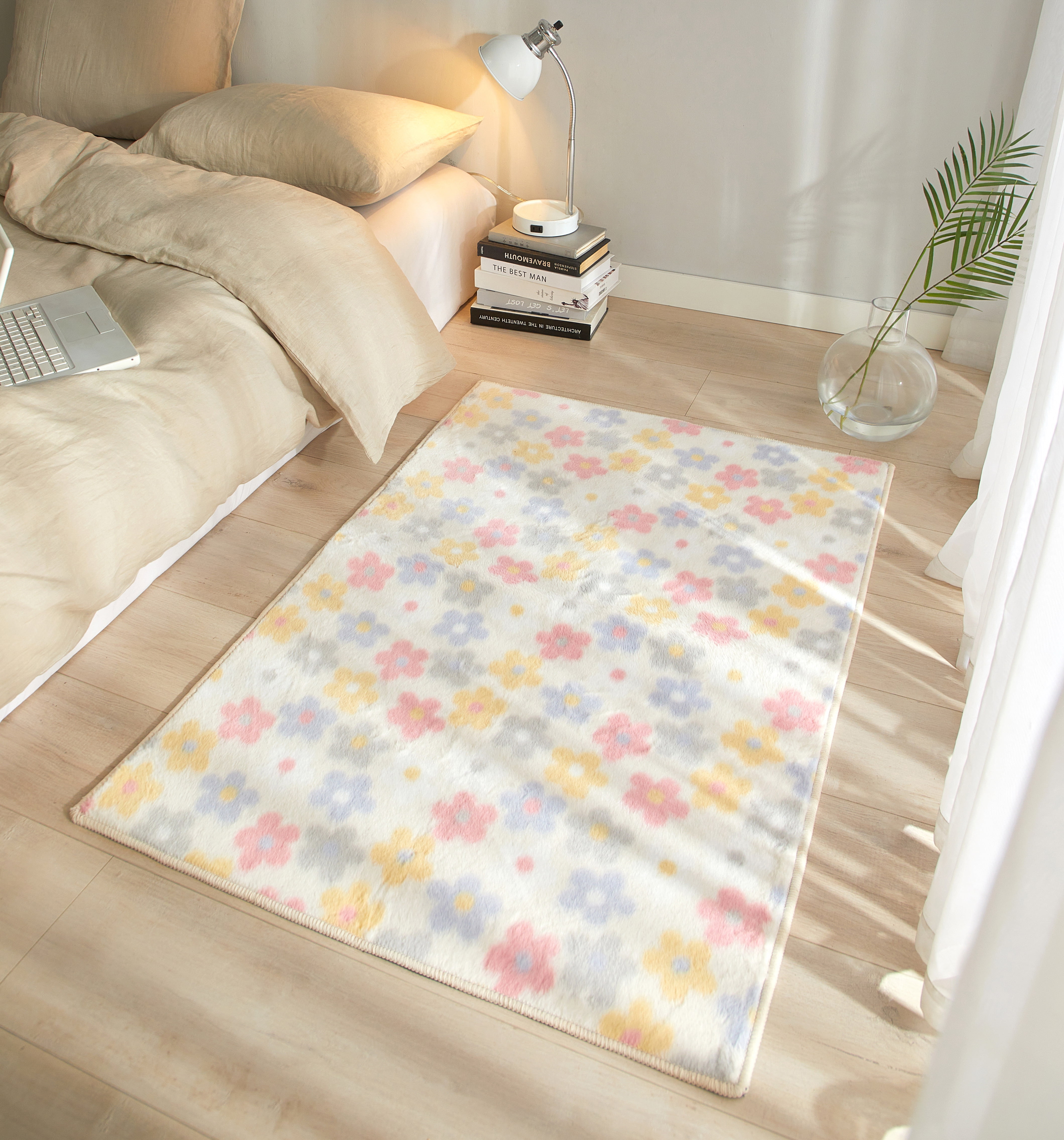 Mainstays 30" x 46" Faux Fur Daisy Print Room Rug For Adults, Multi Color