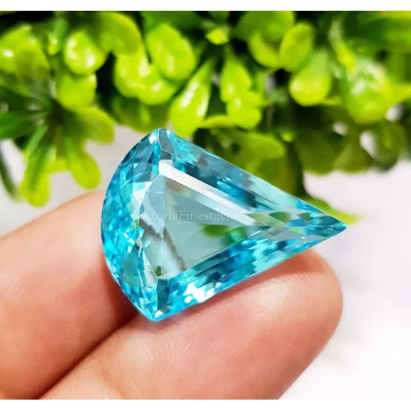 25.15 Carat Aquamarine Fancy Shape Aquamarine Glass Field Faceted Gemstone
