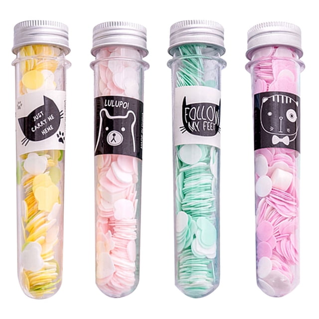 eeasemx 4 piezas de tubo de baño portátil para lavar el cuerpo, desechable, con jabón espumoso perfumado. Cuatro tubos transparentes frontales con tapas metálicas y etiquetas ilustradas; contienen hojas de jabón en forma de disco y corazón en colores multicolor (amarillo, rosa, verde menta, rosa), presentación compacta de bolsillo apta para viajes, se aprecia la textura apilada del papel de jabón listo para humedecerse y hacer espuma.