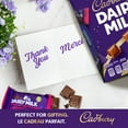 thumbnail image 4 of Boîte-cadeau Cadbury Dairy Milk, lait au chocolat et lait au chocolat avec raisins secs et amandes ou morceaux de friandises, tablettes de chocolat et friandises à saveur de chocolat,16 mini tablettes, 4 of 11