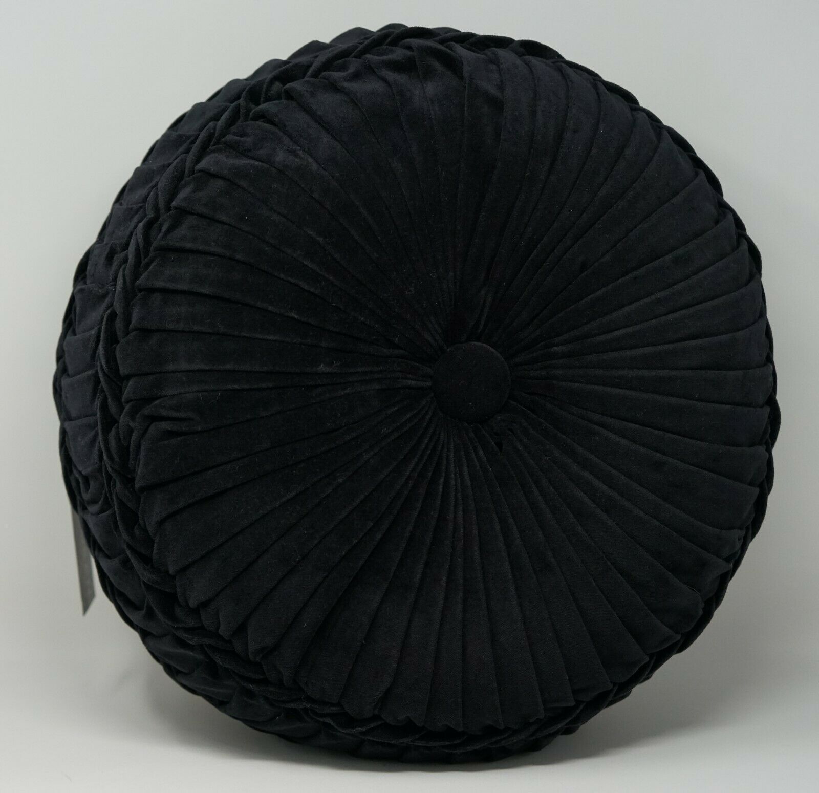 J Queen New York Cambridge Tufted 15" x 4" Round Cotton