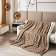 thumbnail image 4 of Manta de terciopelo de torre engrosada de doble capa, manta de sofá de lana de cordero, manta de aire acondicionado para la siesta de oficina, manta para niños, funda de edredón, 4 of 6