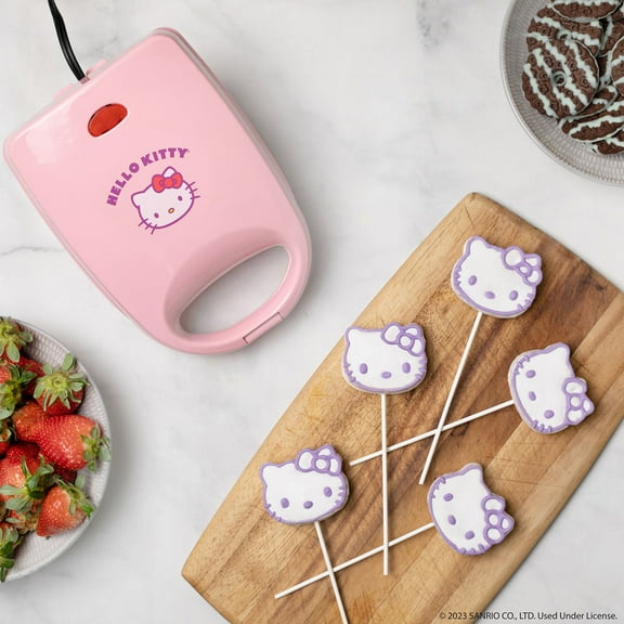 Uncanny Brands Hello Kitty 4-Count Nonstick Cake Pop Maker, Pink