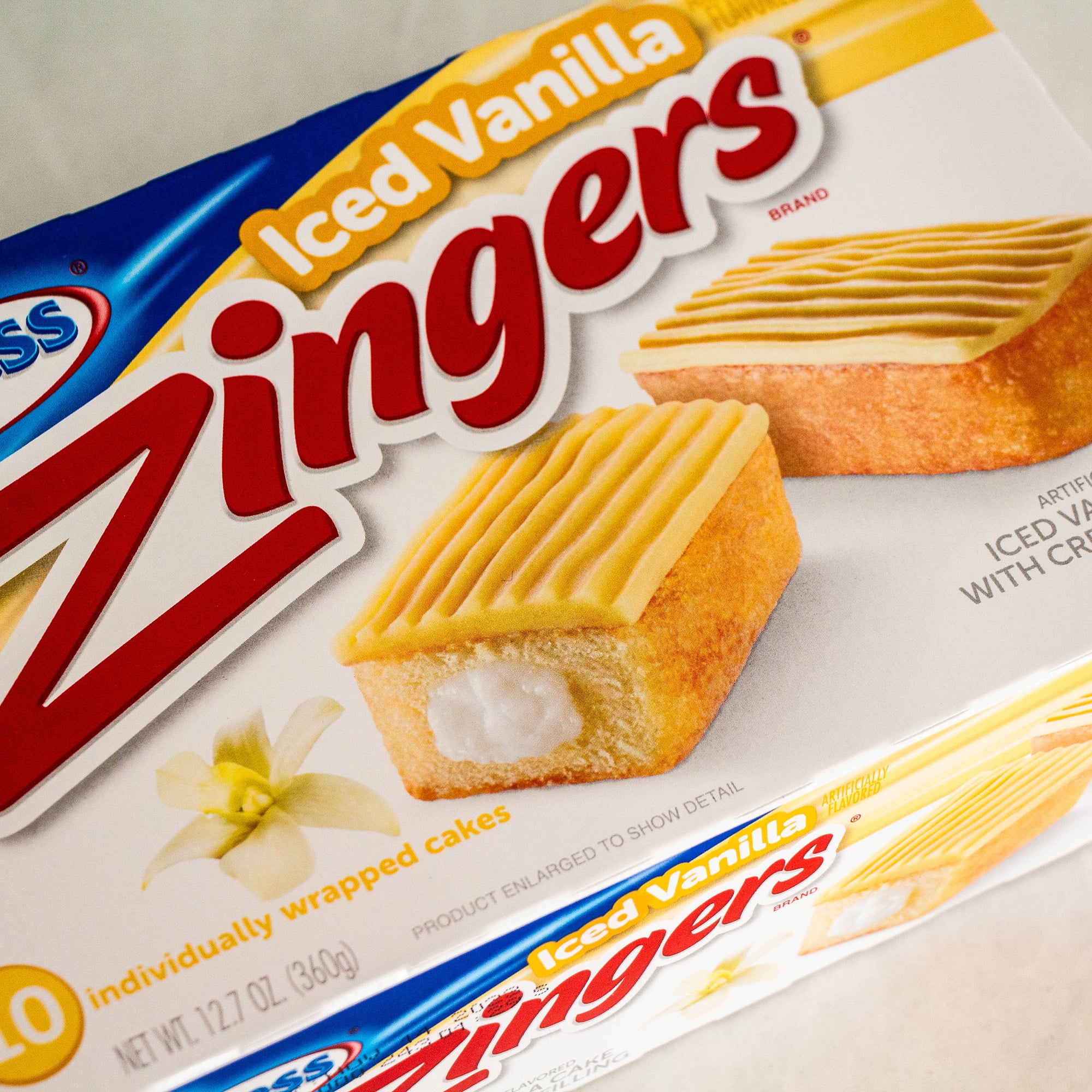 Hostess Zingers Combo - Iced Vanilla (10ct, 2 pk) - Devil's Food (10ct, 2pk) - Sweet & Salty Kettle Popcorn (1, 5.5oz bag) - Bundled by Noblecrunch - 5 Items Total