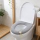 thumbnail image 4 of Cojín del asiento del váter, cubierta gruesa y cálida y suave para invierno, con asa para inodoros universales, 4 of 6