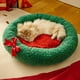 thumbnail image 5 of Cama para gatos de Navidad para interiores | Diseño de corona de terciopelo lavable cálido | Poliéster suave, verde | Tamaños 19.7x19.7x5.1in & 15.7x15.7x4.72in | Cómodo escondite de invierno, 5 of 7