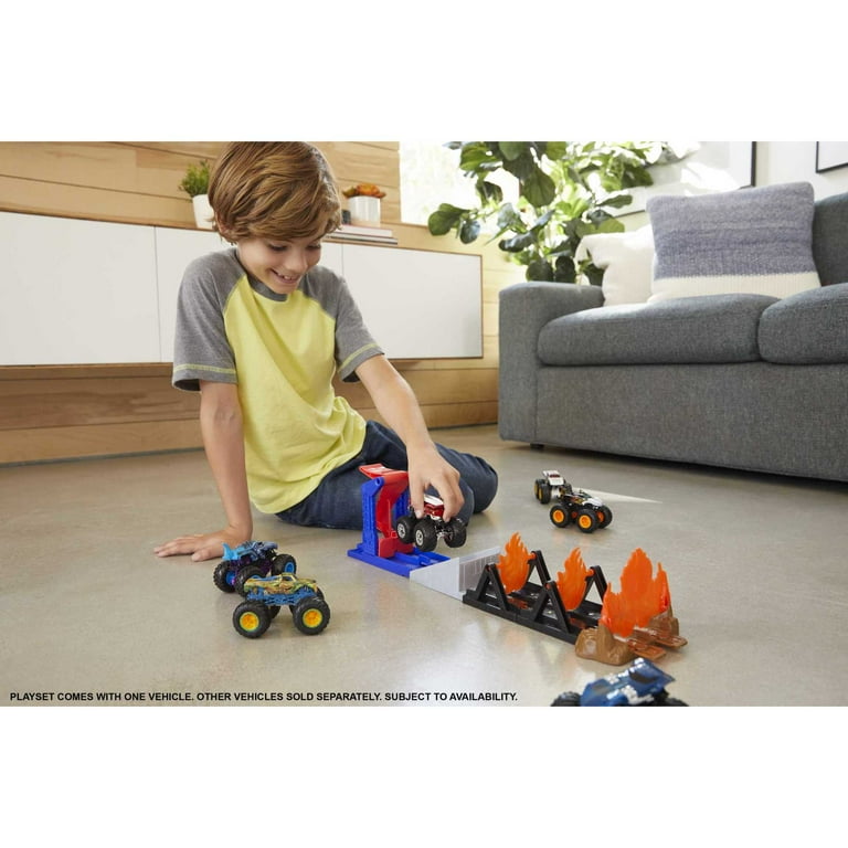 Hot Wheels Big Car Track Set: Monster Trucks Fire Through Hot Wheels Big Car Track Set: Monster Trucks Fire Through