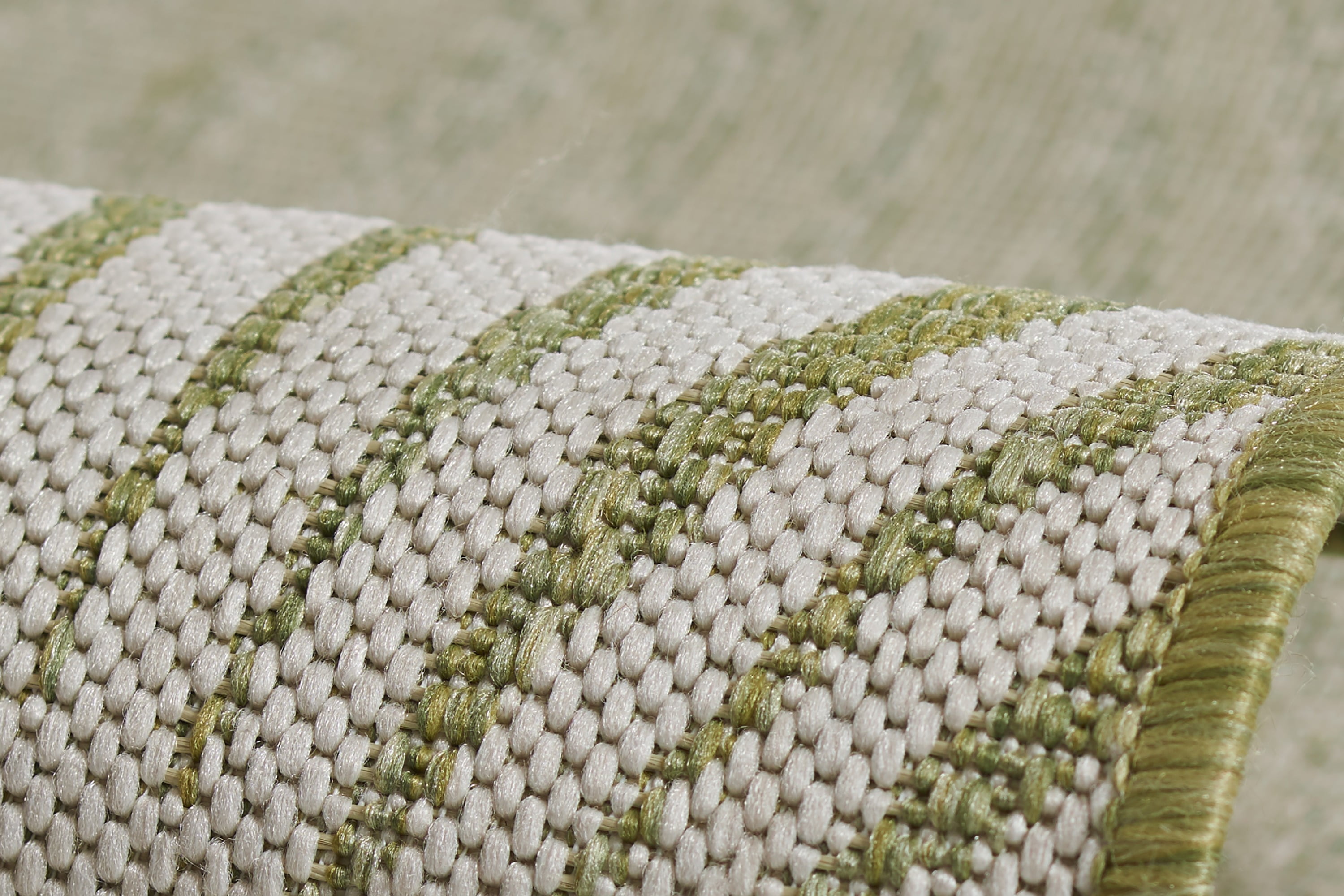 Novogratz by Momeni Villa Sorrento Green Indoor Outdoor Rug 5'3" X 7'6"