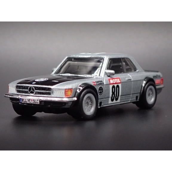 Open Box 1971-1989 MERCEDES-BENZ 500 SLC RALLYE 1:64 SCALE DIORAMA DIECAST MODEL CAR