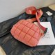 thumbnail image 4 of Bolso Acolchado A Cuadros Cruzado Femenino Color Sólido para Mujer, 4 of 6
