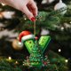 thumbnail image 3 of Adorno acrílico 2D para árbol de Navidad | Colgante de carta inicial personalizado | Decoración verde colgante de doble cara para fiesta familiar de Navidad | Don único | 1 pieza, 3 of 4