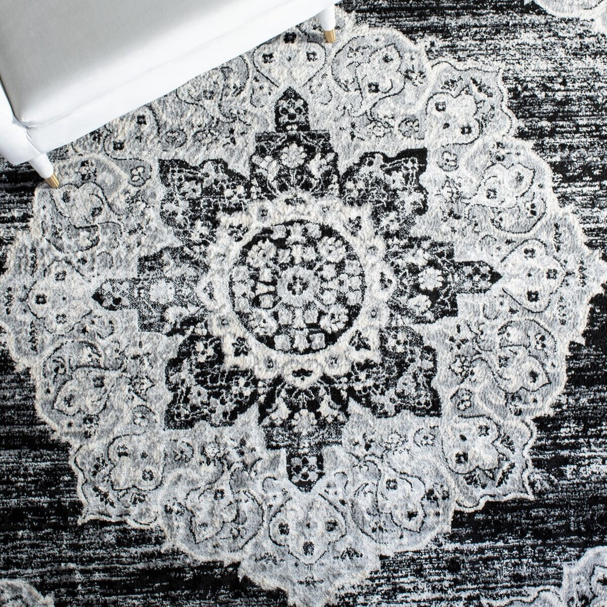 SAFAVIEH Brentwood Dimitri Floral Bordered Area Rug, 5'3" x 7'6", Black/Grey