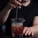 thumbnail image 5 of Cuchara de barra de vidrio para mezclar cócteles de 2 piezas - Mezclador de jarra de bebidas de acero inoxidable con mango largo para enfriar y mezclar bebidas agitadas, estilo: estilo 1;, 5 of 6