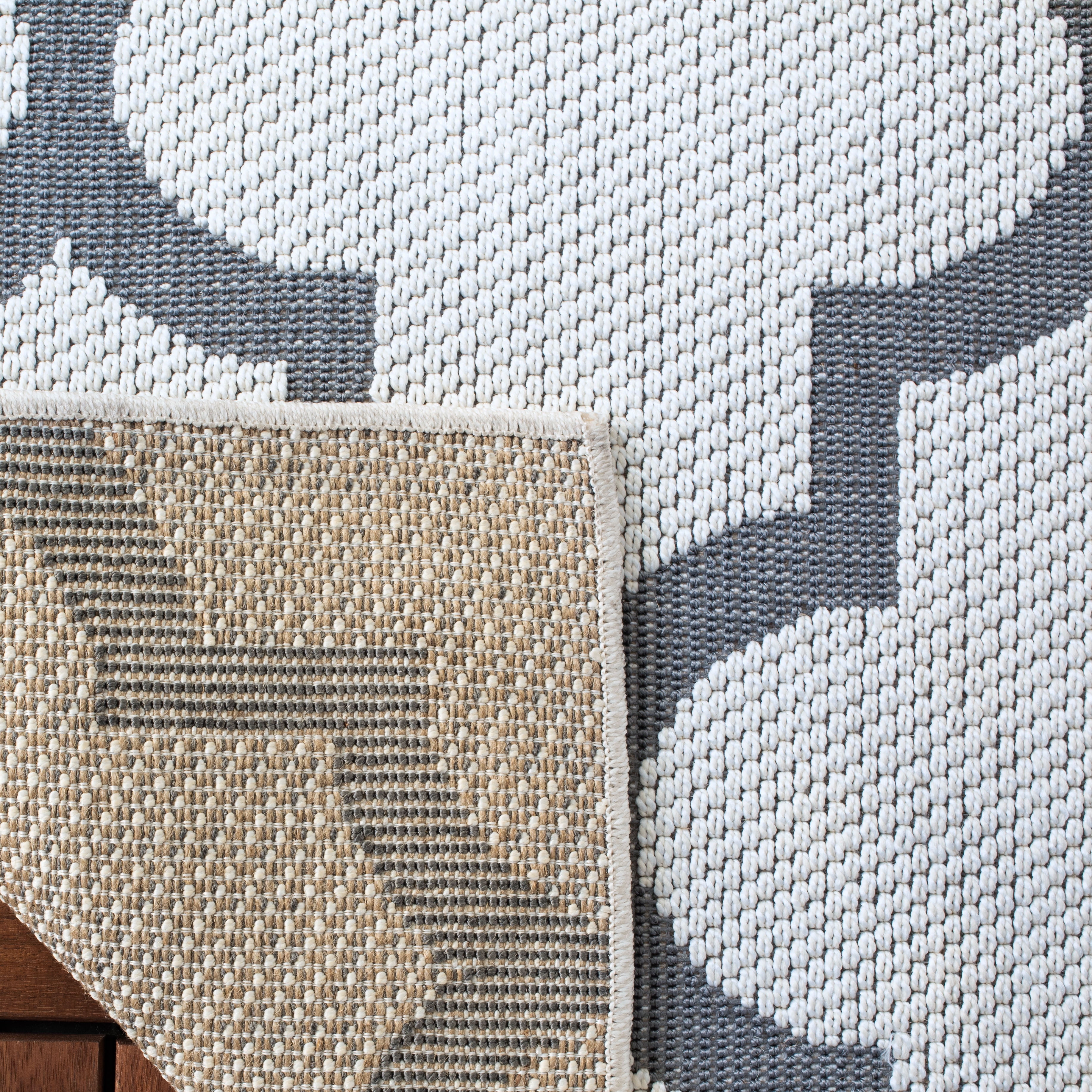 SAFAVIEH Machine Washable Rug Indoor/Outdoor Bermuda Collection - Bermuda Abraham Geometric Quatrefoil Indoor/Outdoor Area Rug Ivory/Grey, 6'7" x 6'7" Square