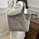 thumbnail image 4 of Bolsas de almacenamiento de pana, bolso de pana de gran capacidad, bolso de mano de color sólido, bolso de hombro elegante e informal para estudiantes y mujeres que viajan diariamente, bolso de mano a, 4 of 6