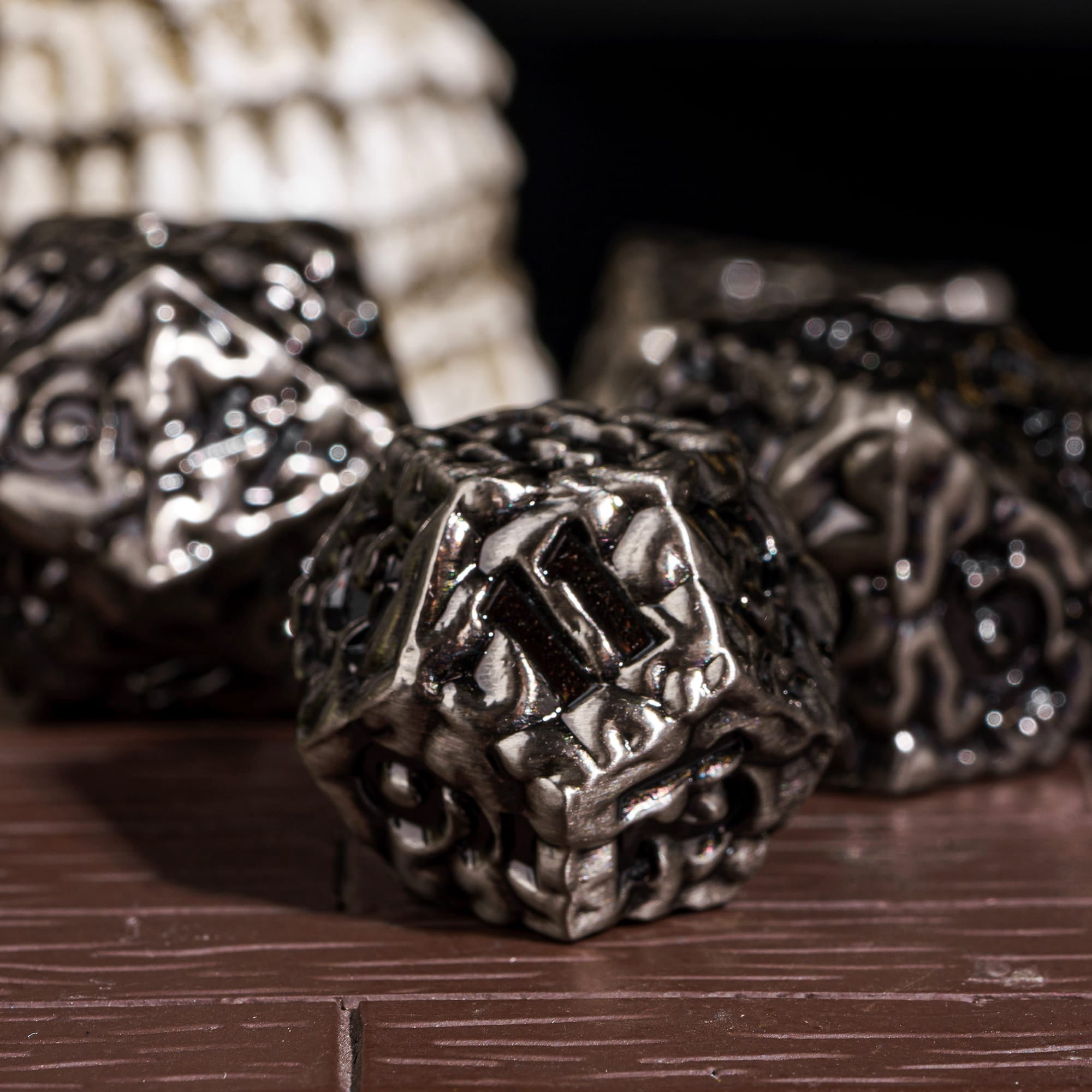 Cusdie 7-Die Metal DND Dice Set, Brain-patterned Metal Polyhedral D&D Dice Set for DND Dungeons and Dragons TTRPG Role Playing Games