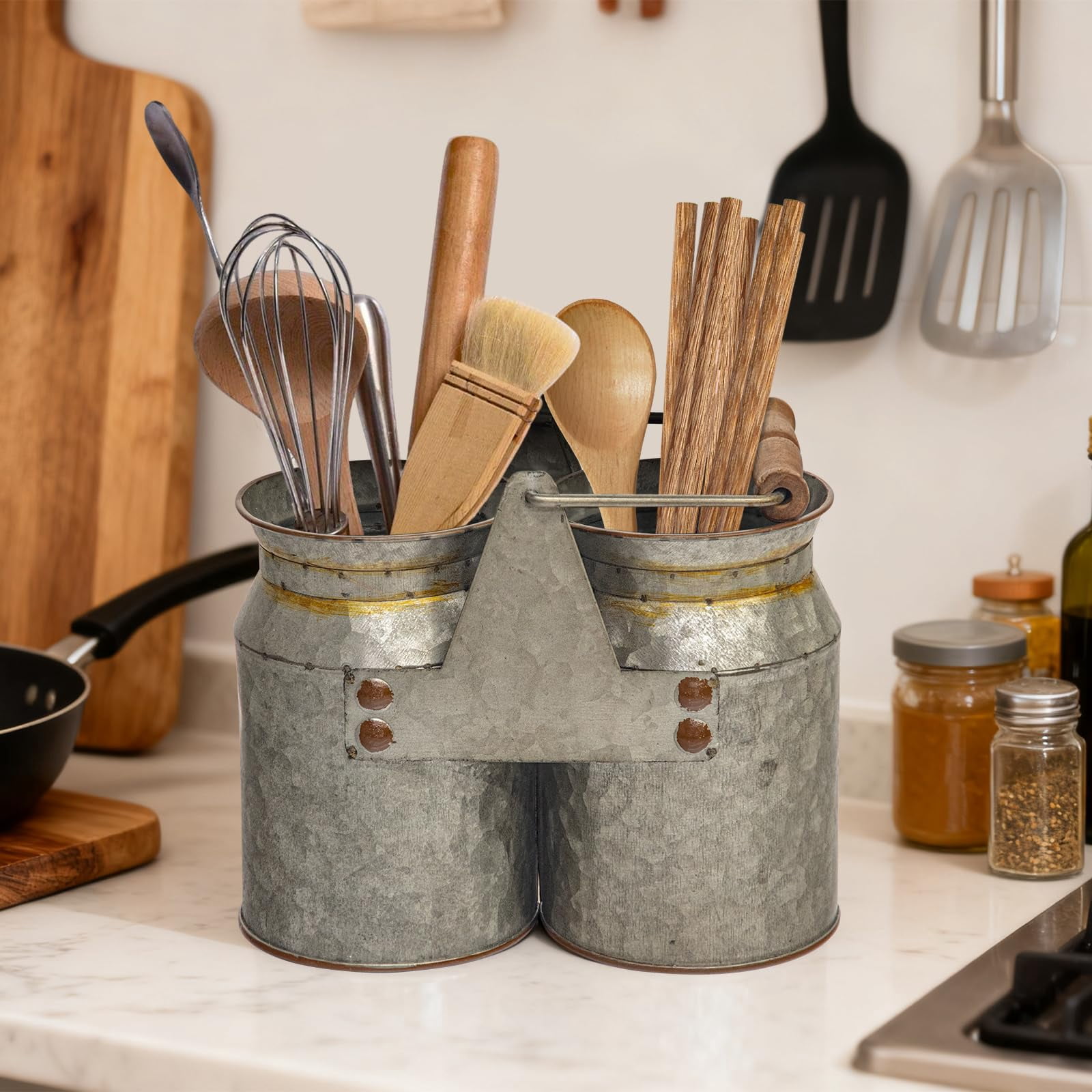 MODE HOME Set of 2 Rustic Galvanized Metal Utensil Holders with Handles, Farmhouse Kitchen Crocks for Spoons, Forks, and Knives, Countertop Organizer Buckets for Rustic Kitchen Décor, 8x4x6.75 Inch