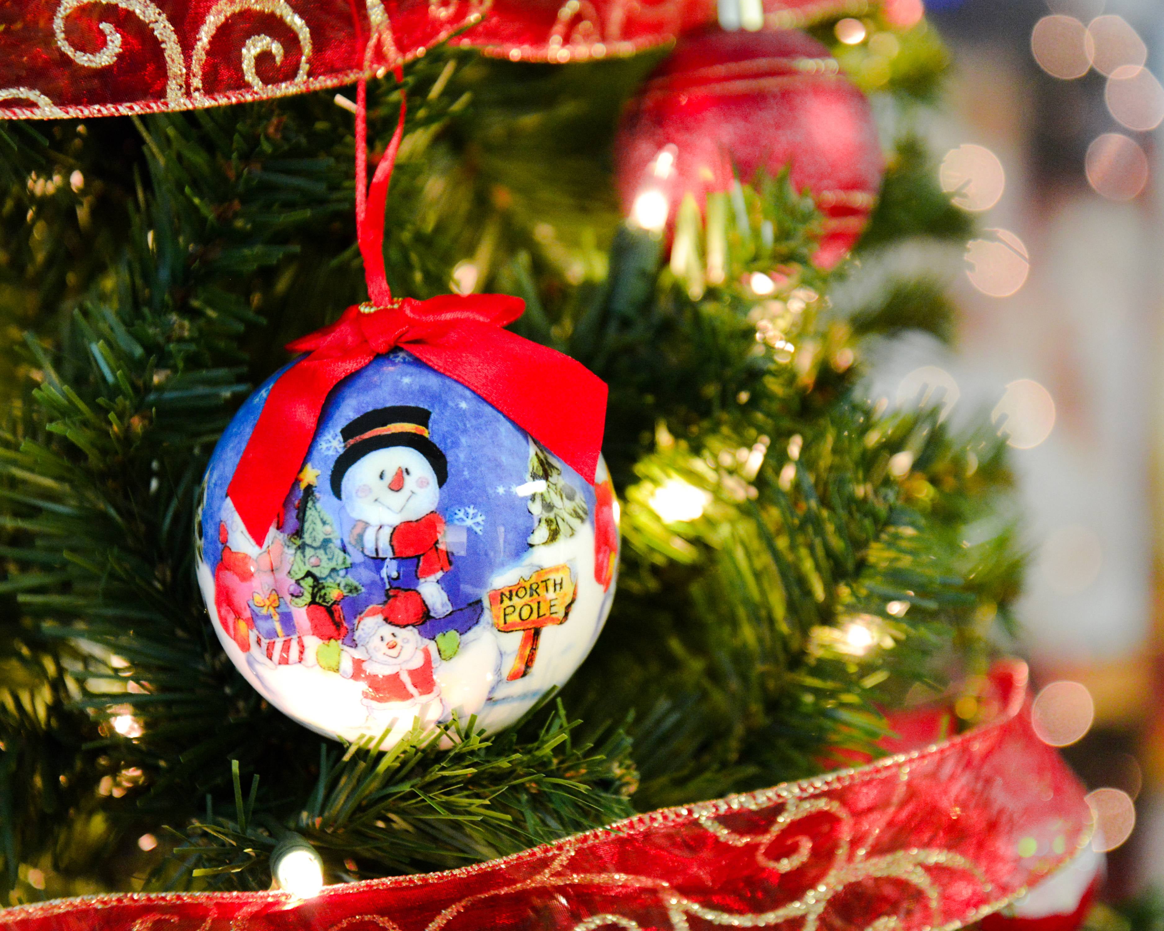 Adorable Christmas Decoration Ball Ornaments Pendants for Xmas Trees Wedding Party Home Decors, 5 Packs