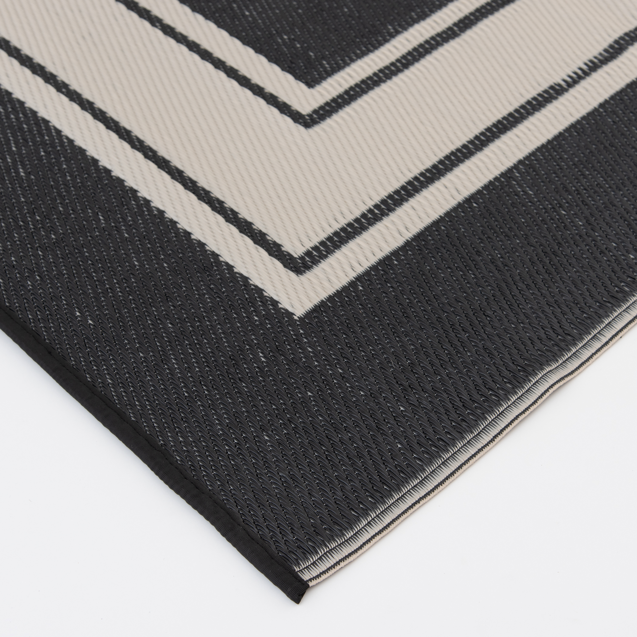 Mainstays Black Border 5'x7' Outdoor Rug photo 3