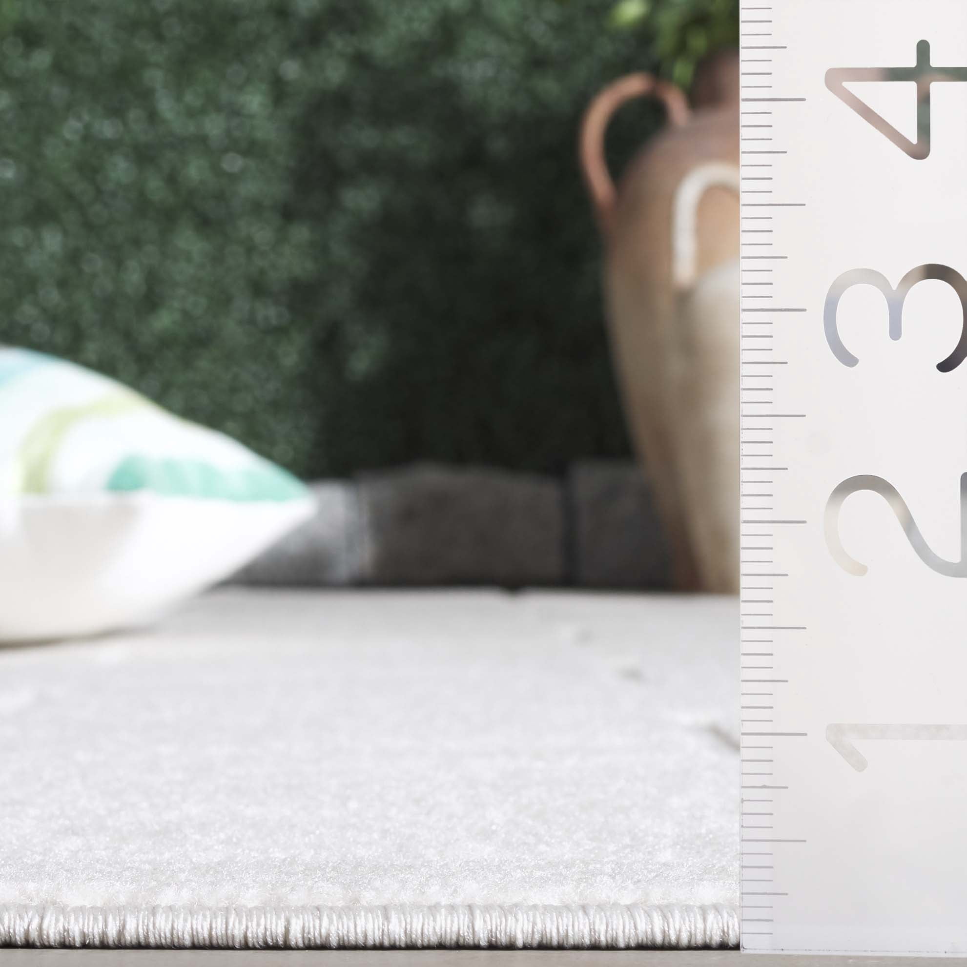 SAFAVIEH Stella Ruadhan Geometric Indoor/Outdoor Area Rug, Ivory, 4' x 6'
