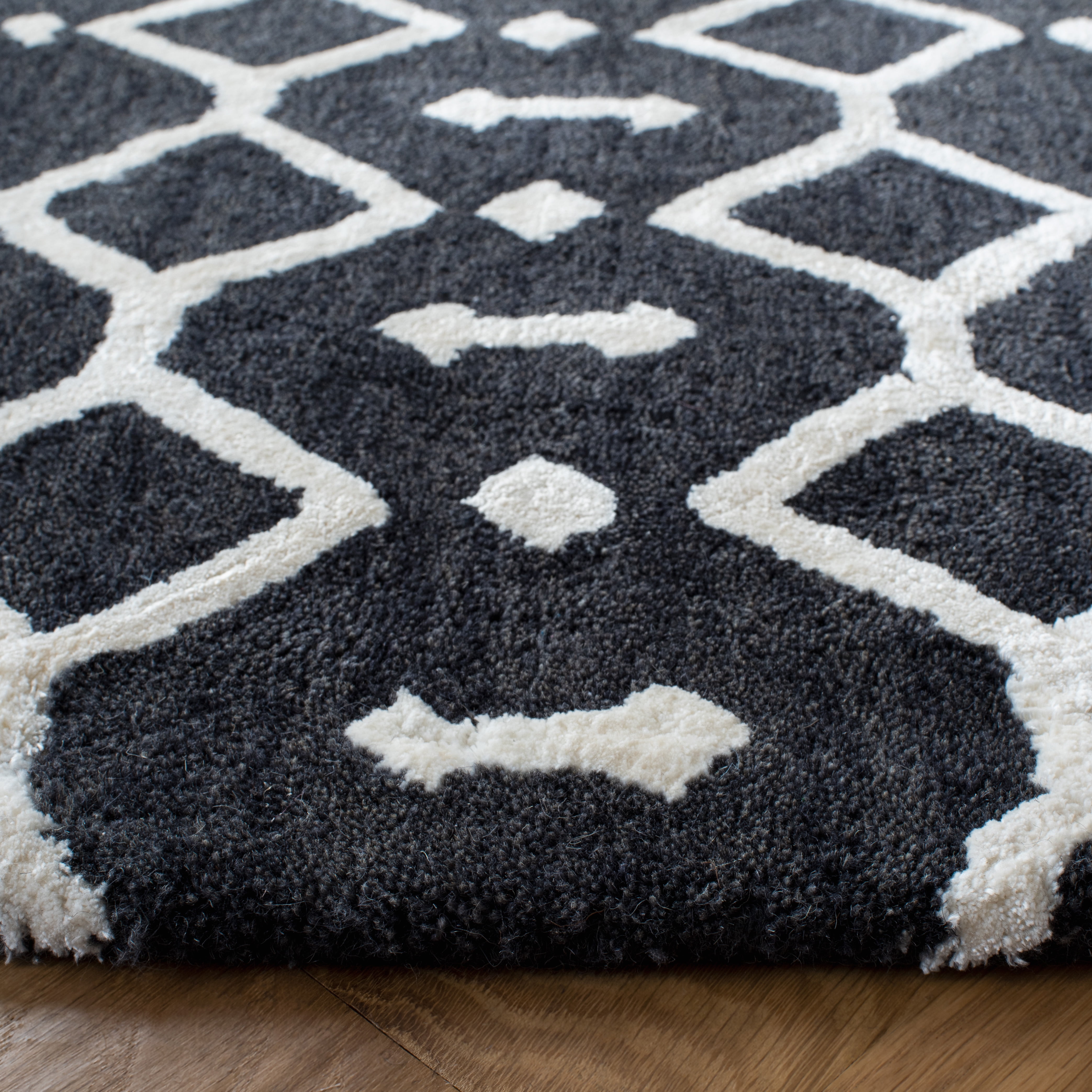 SAFAVIEH Himalaya Darin Geometric Wool Area Rug, Dark Grey/Ivory, 6' x 6' Round