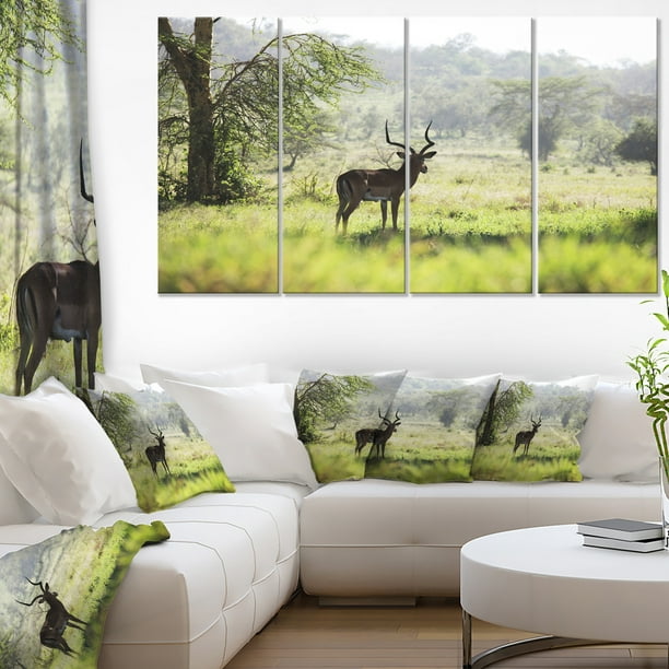 Antilope Solitaire dans le Parc Vert - Paysage Africain Toile Art Imprimer