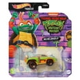thumbnail image 2 of Hot Wheels Character Cars Véhicule sous licence TMNT Michelangelo, 2 of 5