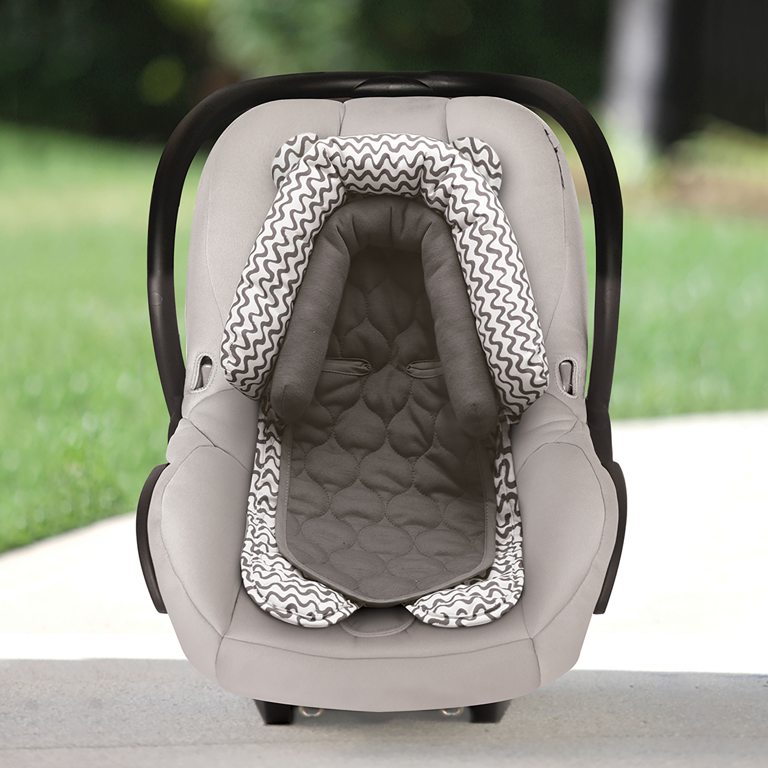 On the Goldbug 2in1 Infant Head Support, Grey Squiggle