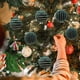 thumbnail image 5 of Bolas de Navidad, Bolas Flocked de Navidad, Bolas de Cristal de Navidad, Set de Cuatro Bolas de Navidad, Bolas de Navidad Colgantes, Bolas de Navidad con Brillo, Bolas de Navidad para Árbol de, 5 of 9