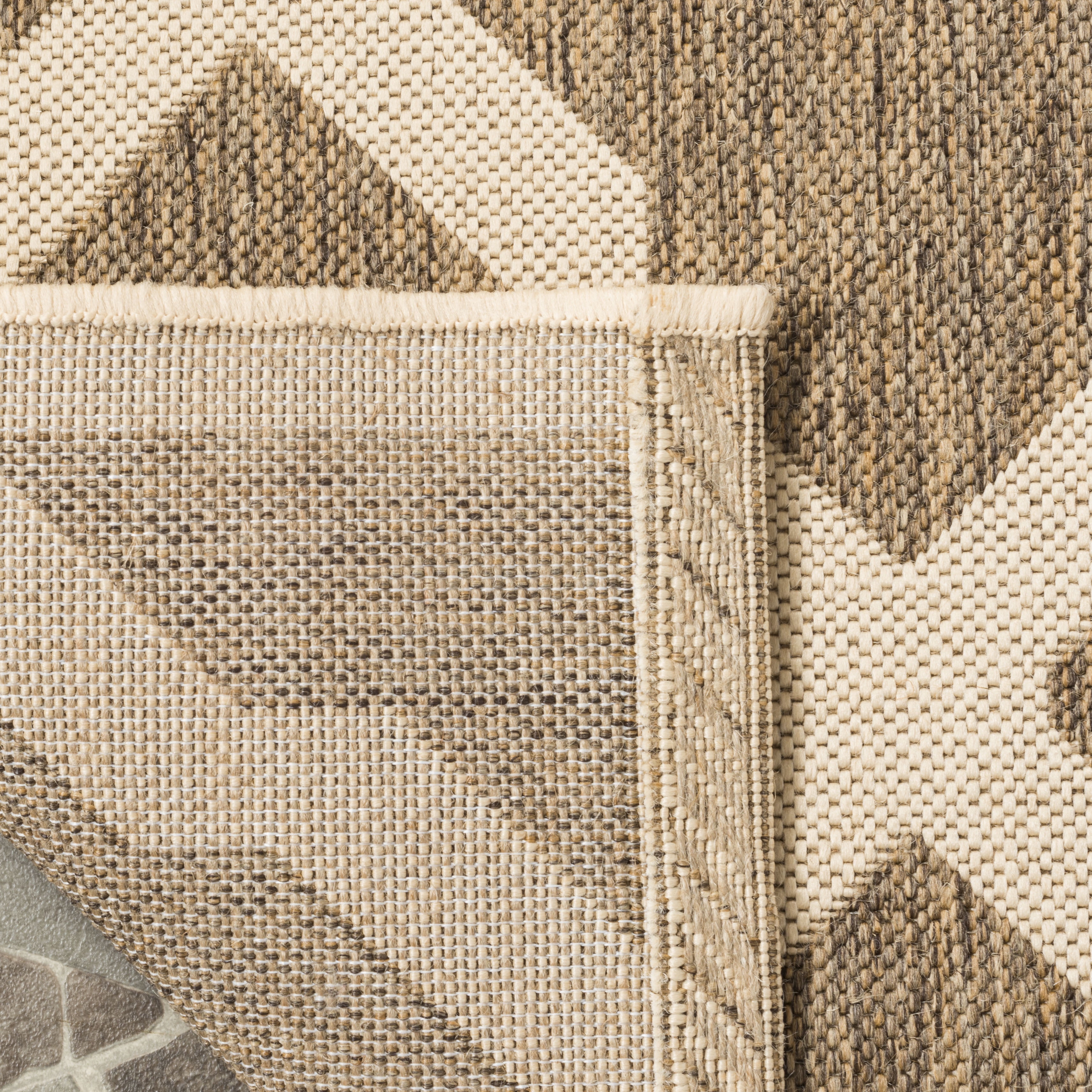 Safavieh Linden Gamal Geometric Indoor/Outdoor Area Rug, Beige/Cream, 6'7" x 6'7" Round