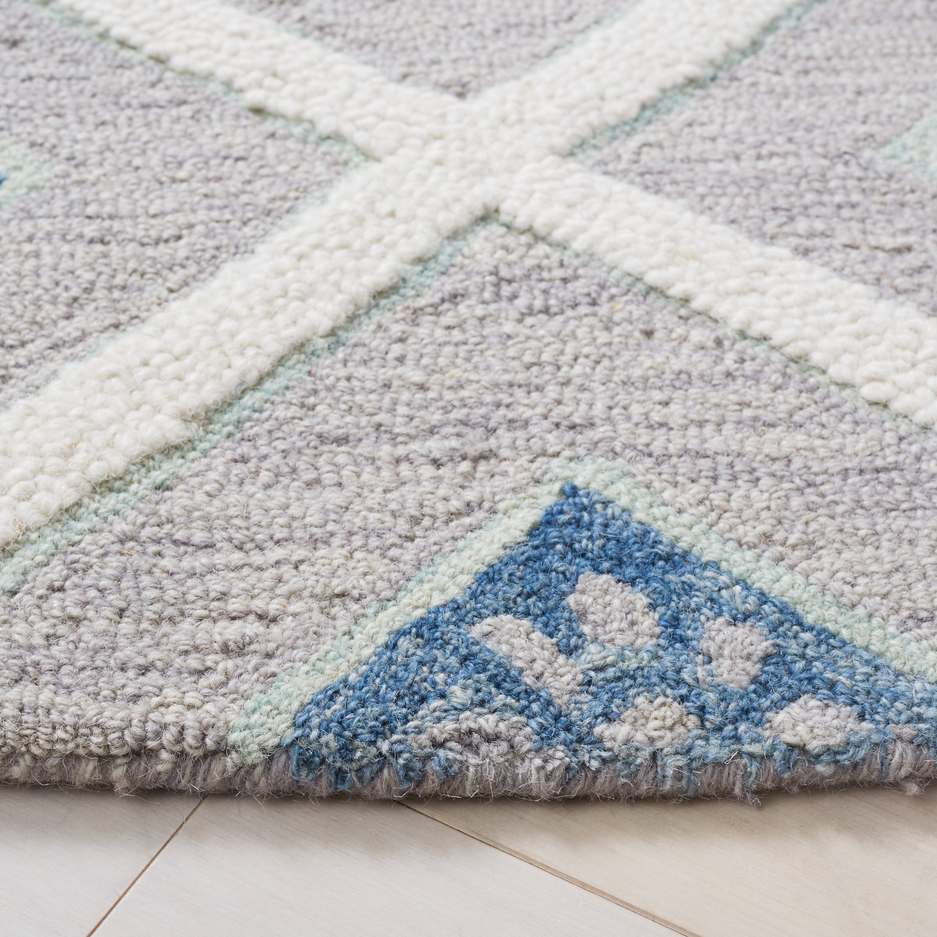 SAFAVIEH Metro Lucas Geometric Area Rug, Blue/Ivory, 6' x 6' Round