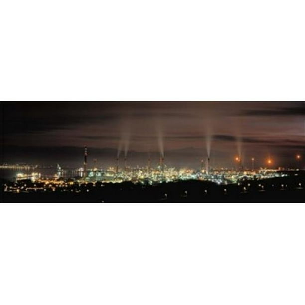 Panoramic Images PPI92055L Haute Vue d'Angle de Raffinerie de Pétrole à Éclairé la Nuit la Linea de la Concepcion Andalusia Espagne Affiche Imprimée par Panoramic Images - 36 x 12