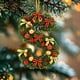 thumbnail image 4 of Adornos navideños artesanales decorativos para el árbol, monogramas decorativos acrílicos 2D con gorro de Papá Noel, 26 letras, adornos navideños colgantes para manualidades, decoración navideña para, 4 of 5