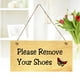 thumbnail image 2 of Placa de puerta de madera para colgar en la puerta, "Por favor, quítese los zapatos", ideal para cafeterías, tiendas y hogares., 2 of 7