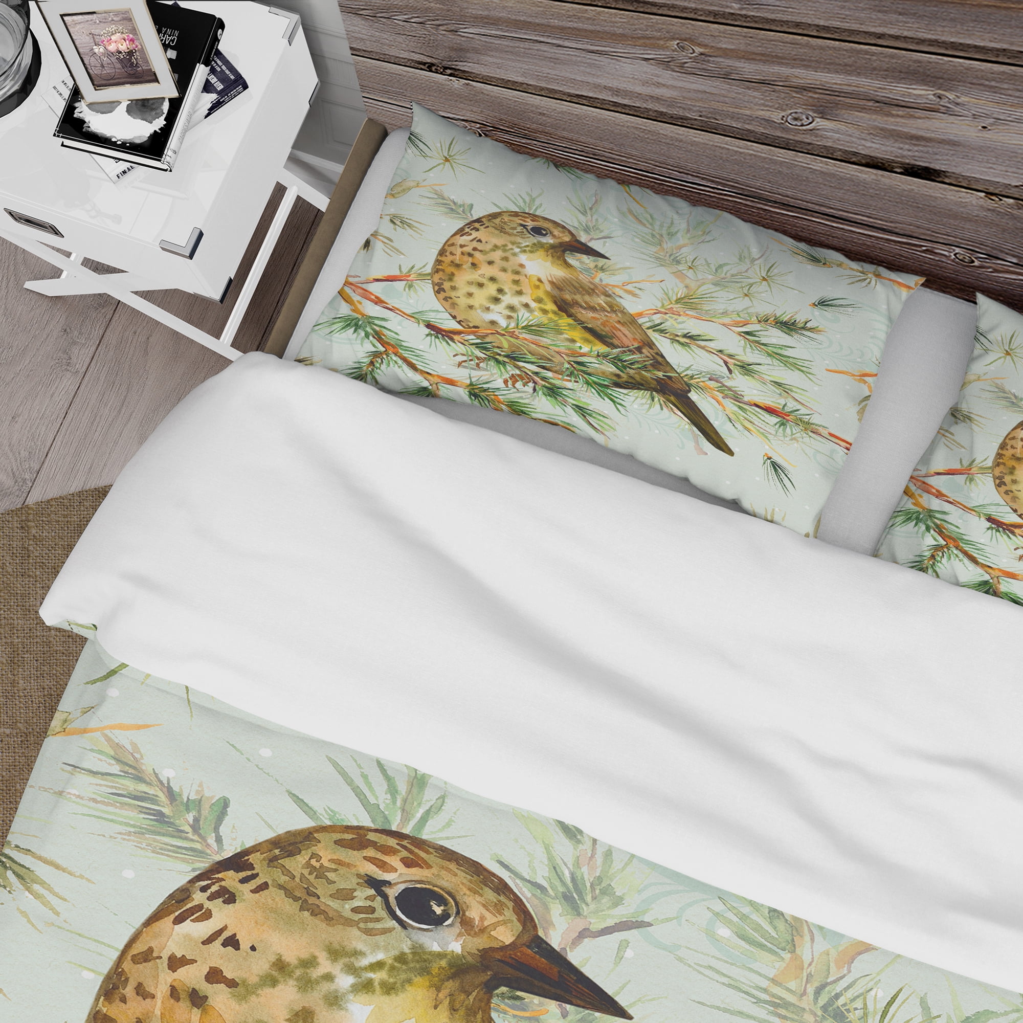 Designart 'Small Cute Bird on Pine Branch' Animals Duvet Cover Set