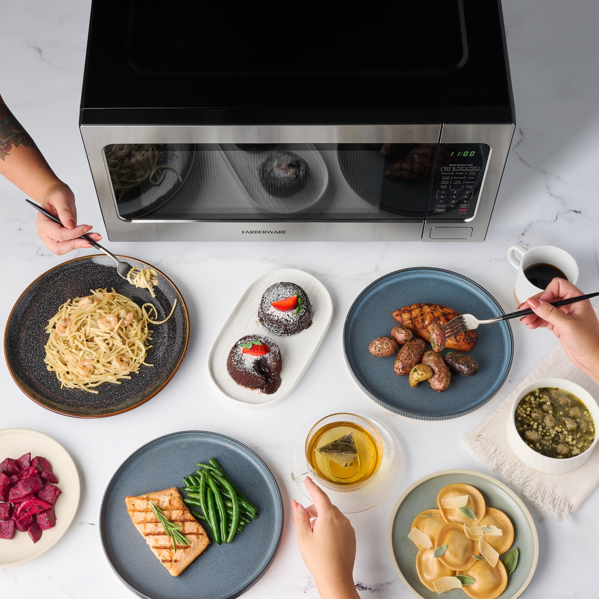 Farberware 2.2 cu ft Microwave Oven, 1100W Compact Microwave Oven with Smart Sensor, Stainless Steel