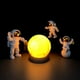 thumbnail image 3 of Juego de 4 estatuas de astronauta, adorno creativo para gabinete, conjunto de figuras de astronauta dorado, 3 of 9